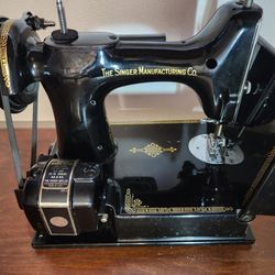 Singer Featherweight Sewing Machine 