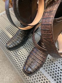 Botas de piel con cinturón horma Dubái con cierre