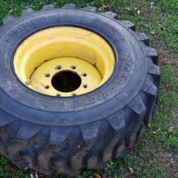 New Holland Skid Steer New Tire & used rim 14-17.5 Carlisle Trac Chief