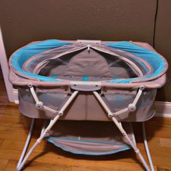 Dream On Me Karley Bassinet in Blue and Grey, Quick Fold.