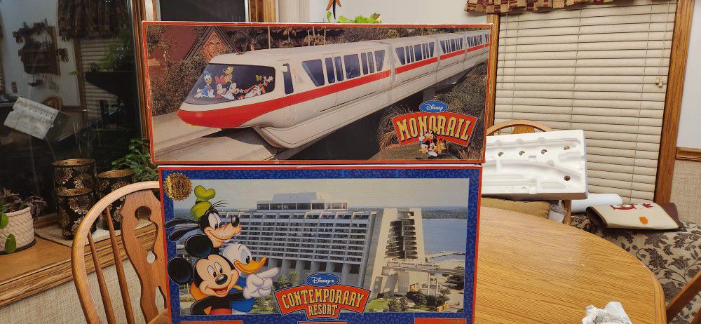 Walt  Disney World Monorail And Contemporary Resort (Vintage)