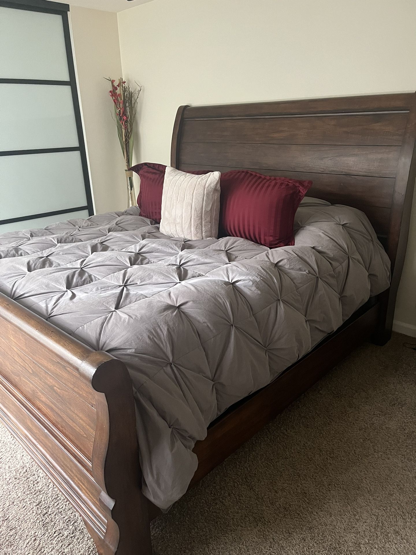Bedroom Furniture Set