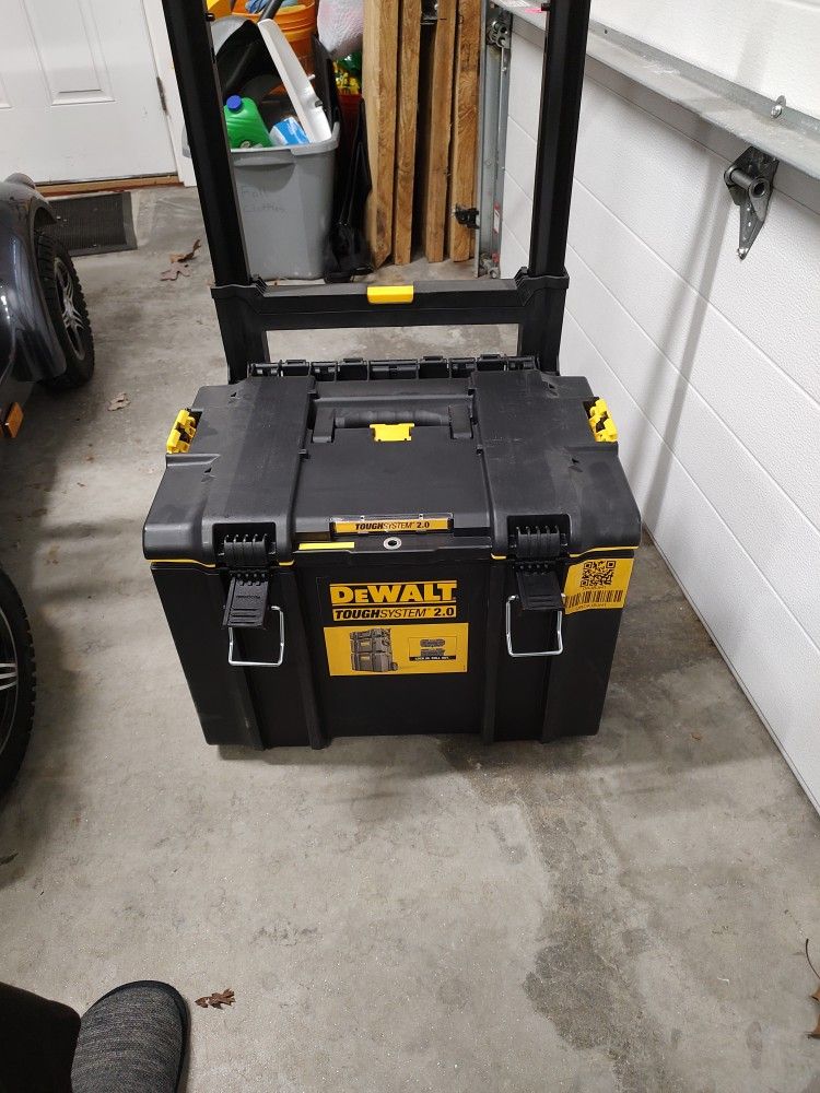 DeWalt Though System 24 In Lock In Roll Out