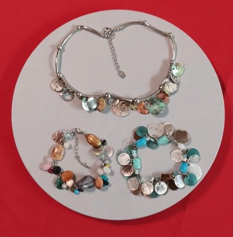Yousi Necklace Colorful Shell/Stone, Plus 2 Bracelets One For Ankle. (Collar Brasalete De Mano Y Brasalete De Pie).
