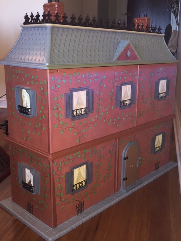 Madeline Eden Doll House, Lots of Furniture, and Accessories