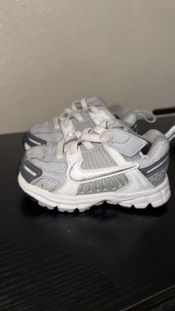 Toddler vomero Nikes great condition