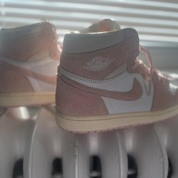 JORDAN 1s SIZE 9 WOMANS