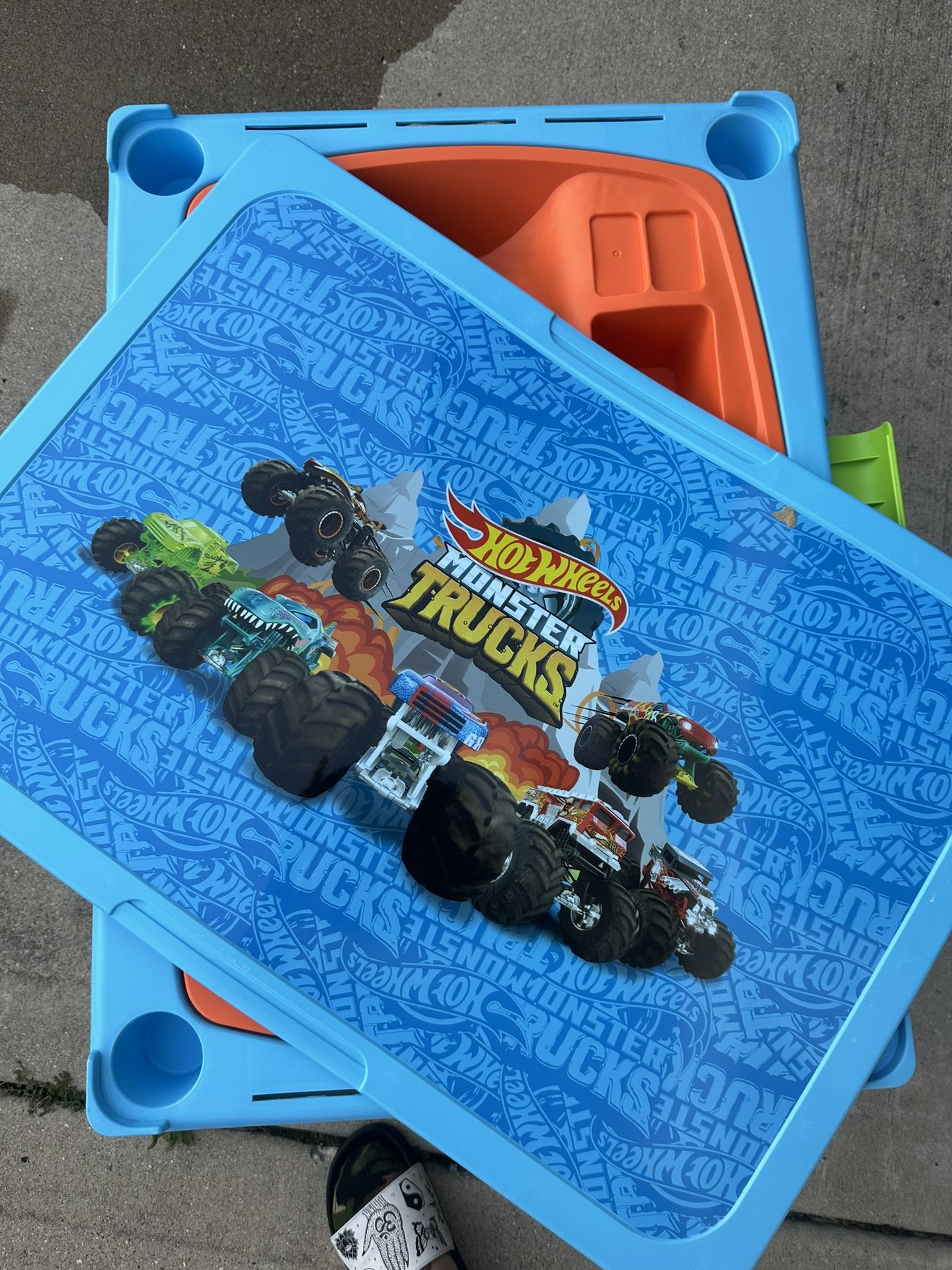 Monster Jam Trucks Sand And Water Activity Table