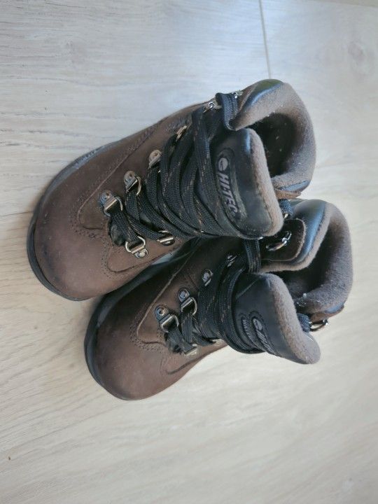 Kids hiking boots. Size 10.