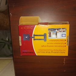 Articulating wall mount