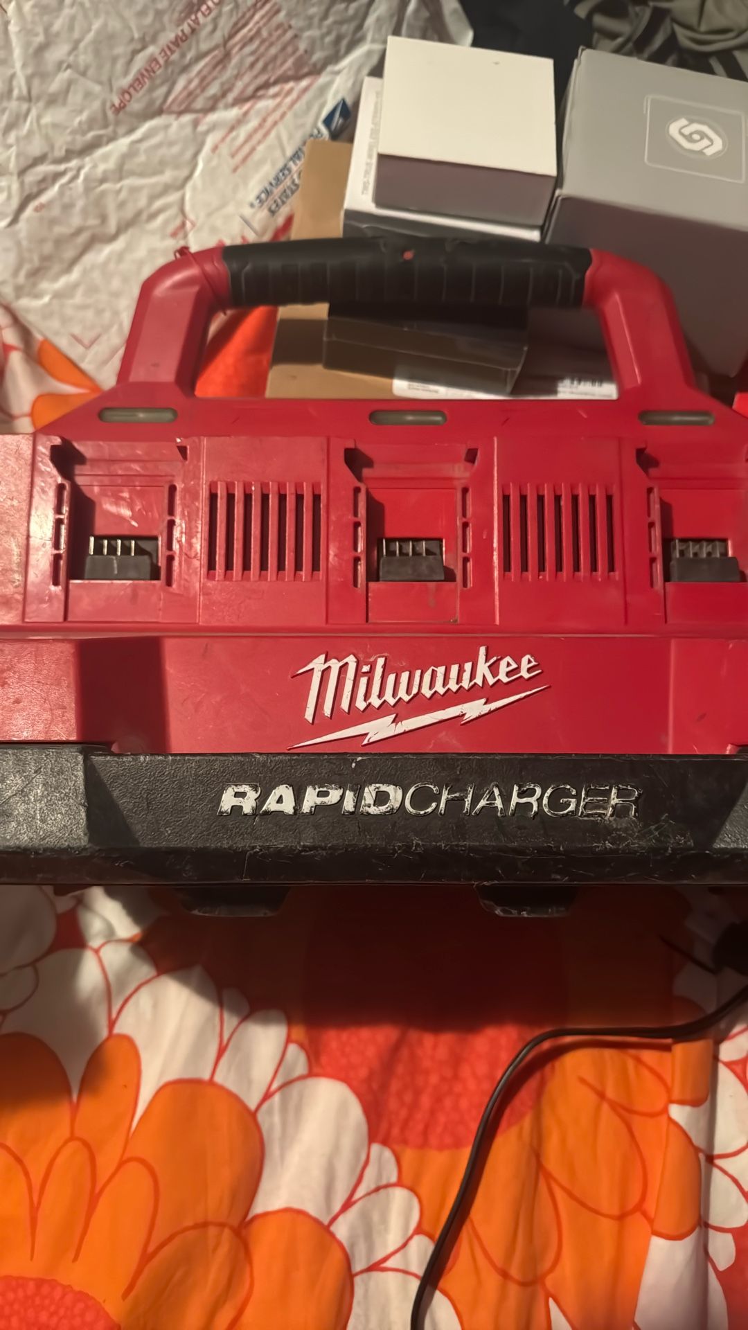 Milwaukee Rapid Charger Pack out