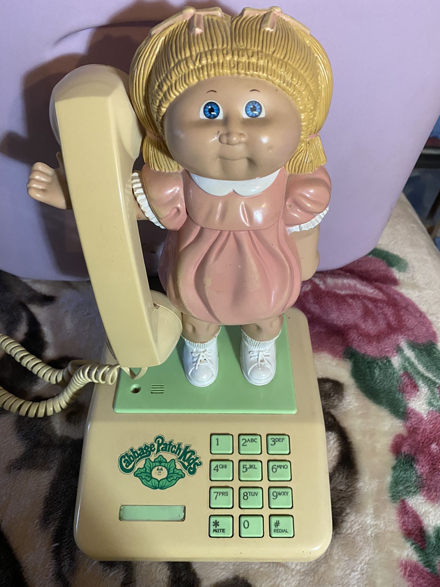 Vintage 1984 cabbage patch doll landline phone.