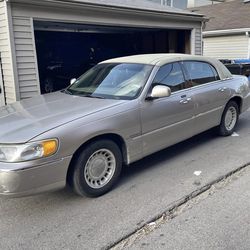 2001 Lincoln Town Car