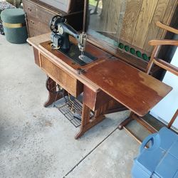 Singer Sewing Machine