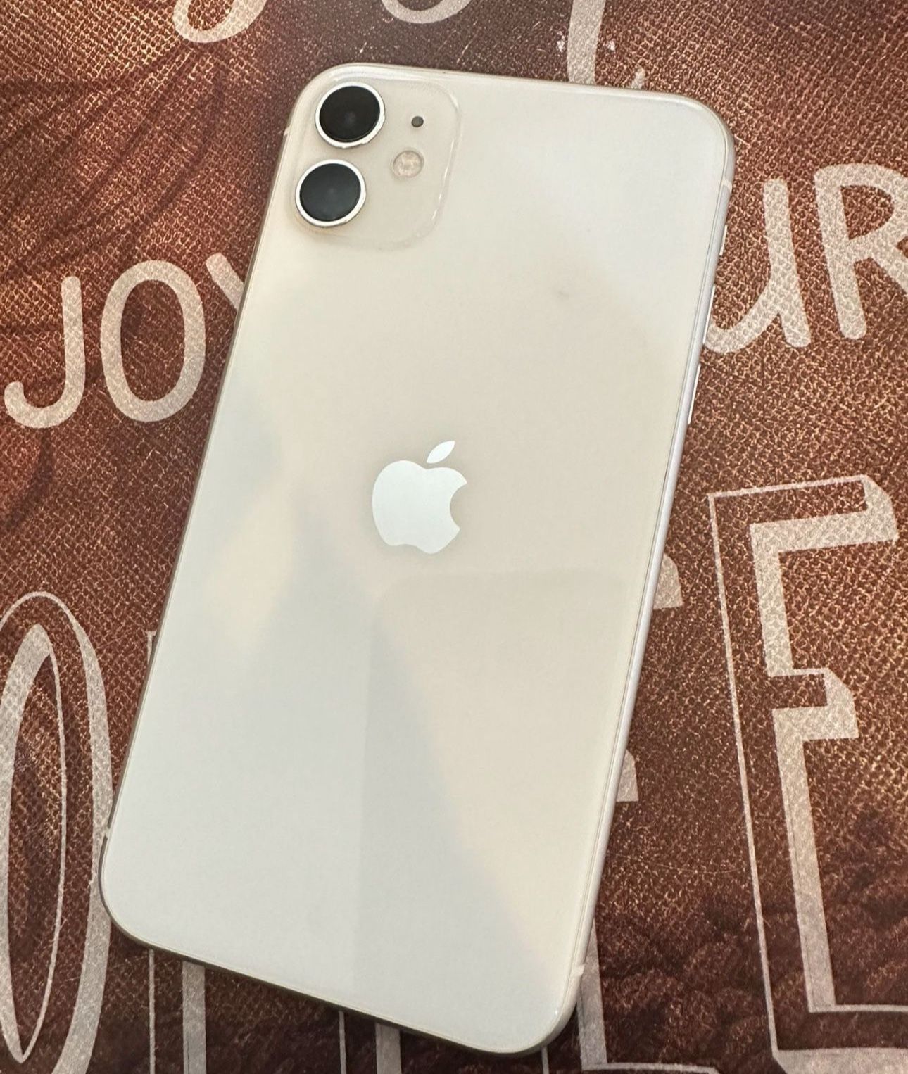 Apple iPhone 11 64gb White Color For AT&T And Cricket Wireless unlocked T-Mobile Verizon