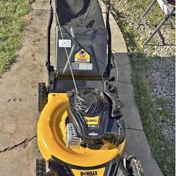 DEWALT 21 in. 150cc Briggs and Stratton 625ex Engine Rear Wheel Drive 2-in-1 Gas Self Propelled Walk