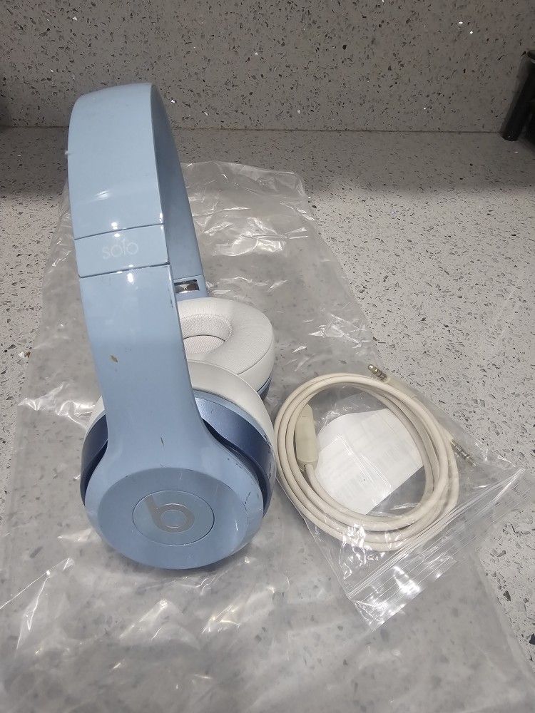 Beats by Dr Dre Beats Solo2 On-Ear Headphones - Glossy Gray (WIRED, Not Wireless) 

