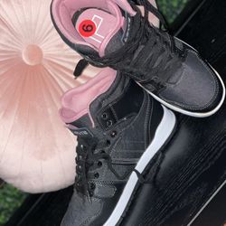 Woman’s Levi’s Blacktop High tops Size 6