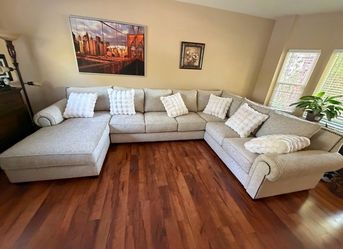 Large U-Shaped Sectional Sofa with Chaise