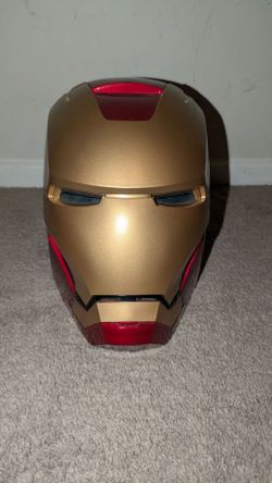 Plastic collectible helmet, Hasbro Marvel Legends Series Iron Man Electronic Helmet