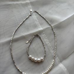 Necklace and bracelet set