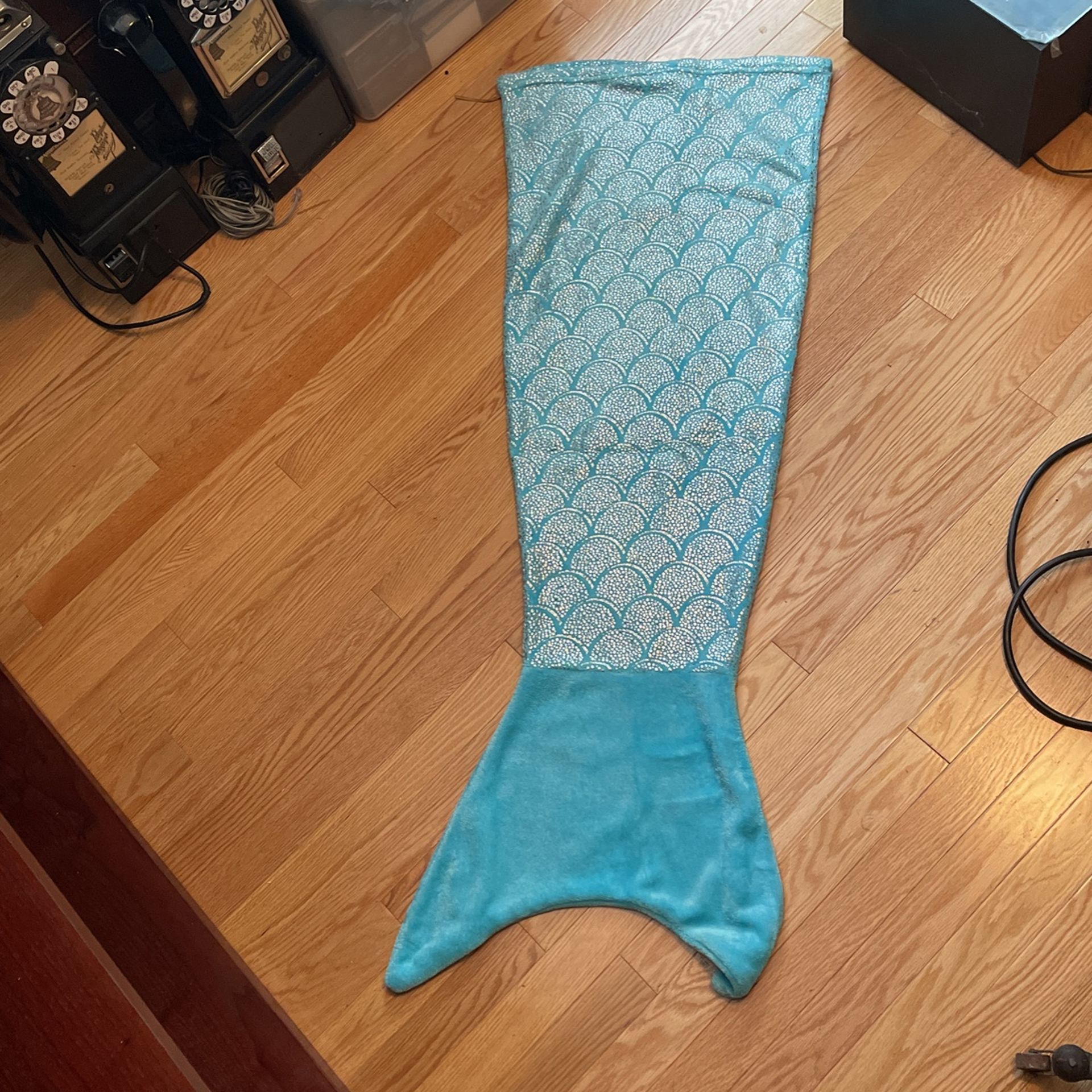 Snuggie Mermaid Tail Blankets