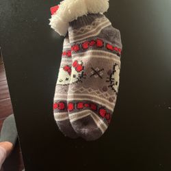 Hello Kitty Women's 1 Pair Cozy Warm Winter Slipper Socks Size 4-10