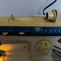 Singer 288 Sewing Machine . Used I’m Good Condition. Location West Kendall . 33194