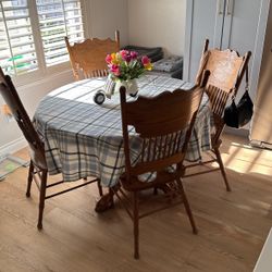 Kitchen table With Extending Leaf