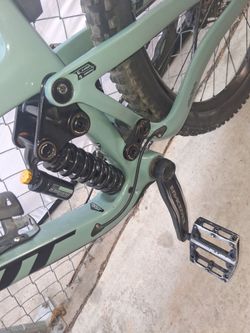 Pivot Full Suspension Mountain Bike