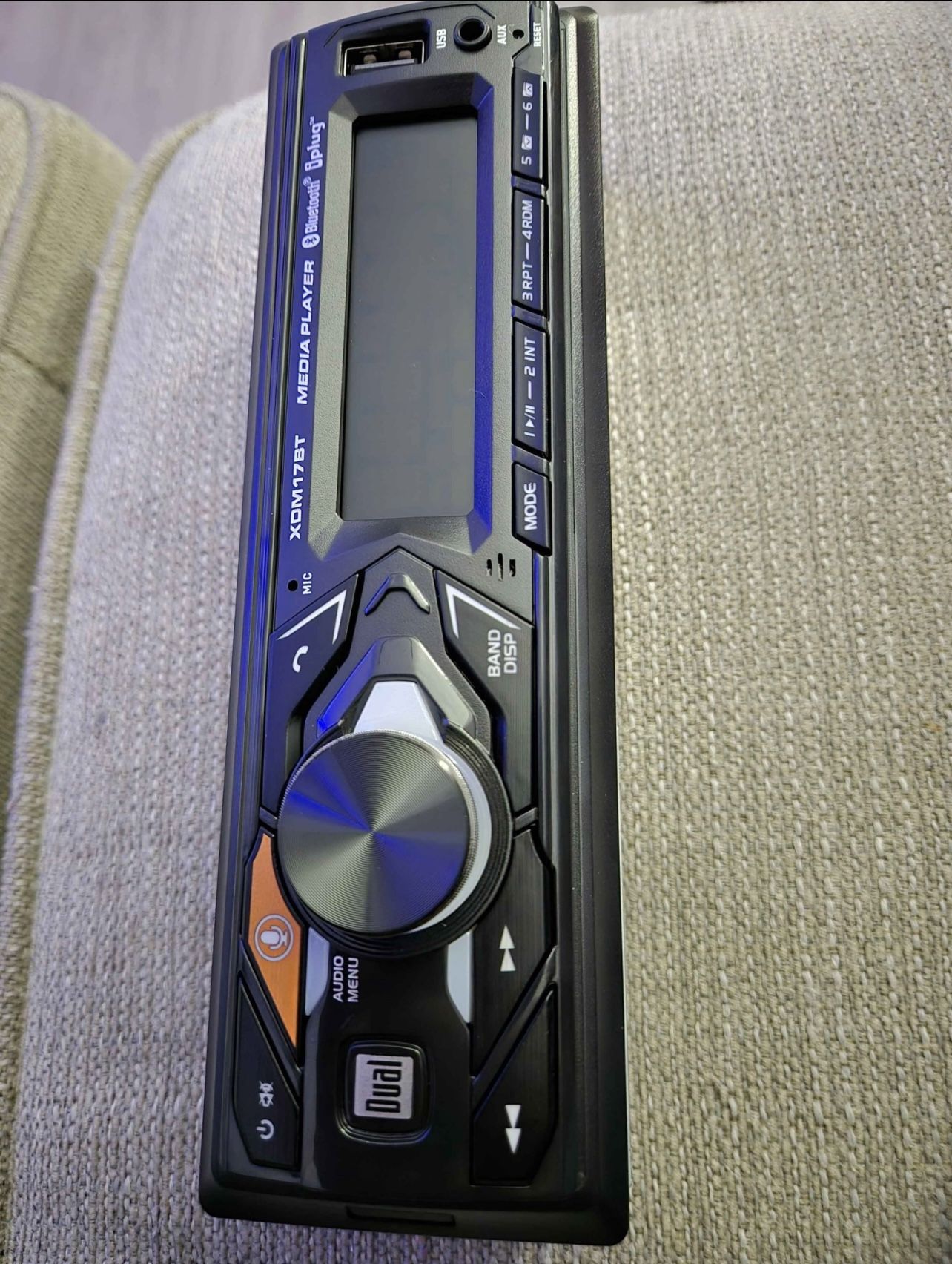 Dual Radio + 4 Speakers