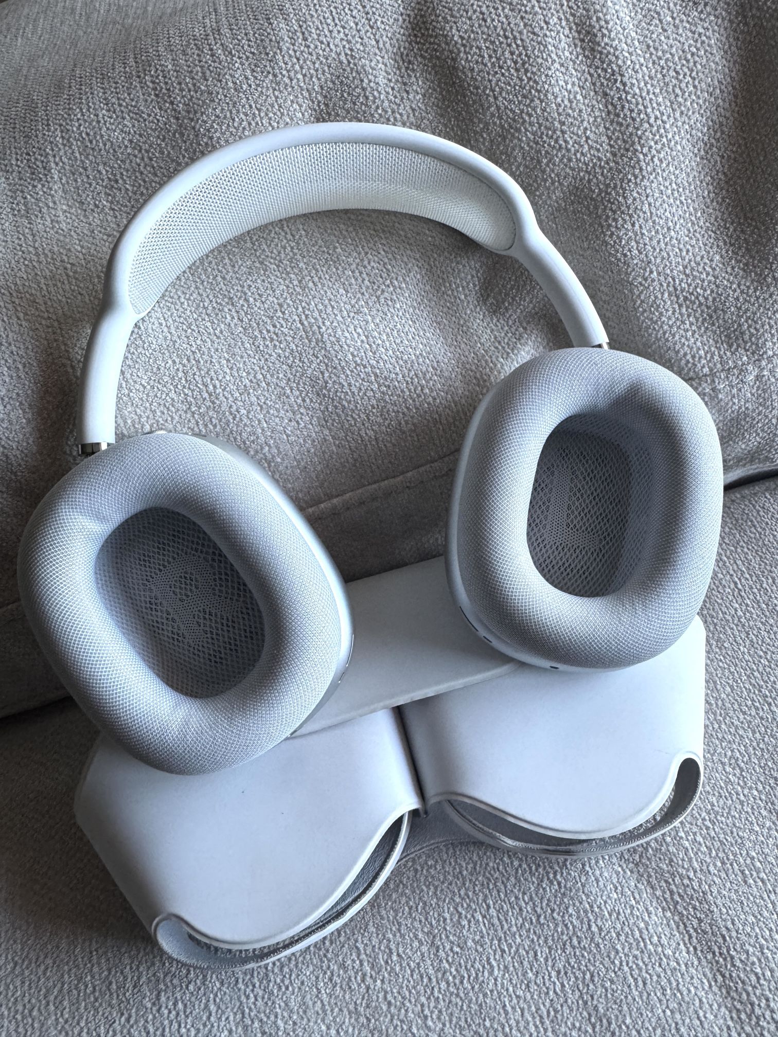 Apple Airmax Pro Headphones