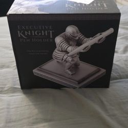 Executive Knight Pen Holder