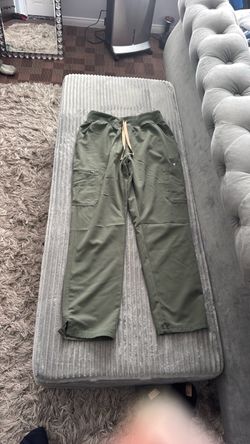 Figs women pants in green size large