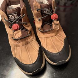 UGG Kids Winter Boots Shoes Sz 5