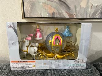 NEW Disney Parks Cinderella Princess Light Up Horse And Carriage Play Set