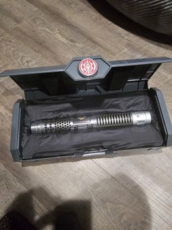 Disney Shadow Legacy Lightsaber- Darth Maul