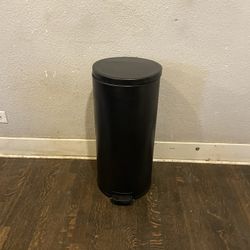 Round Step Trash Can