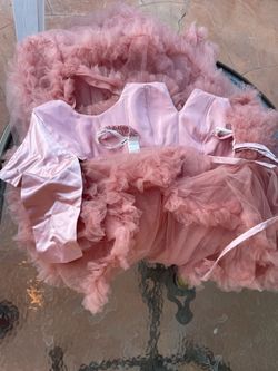 Pregnancy used 1 time dresses 2 fun for pictures comfortable