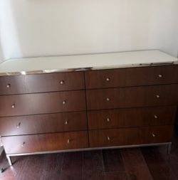 8 Drawer Dresser + one night stand like new high quality