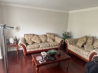 Traditional Floral Sofa Set with Wood Frame