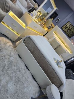 ✨️4pc Queen, King Bedrooms ✨️ Furniture Sectionals, Dining Avail