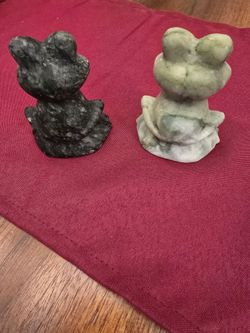 Two Serpentine frog statues