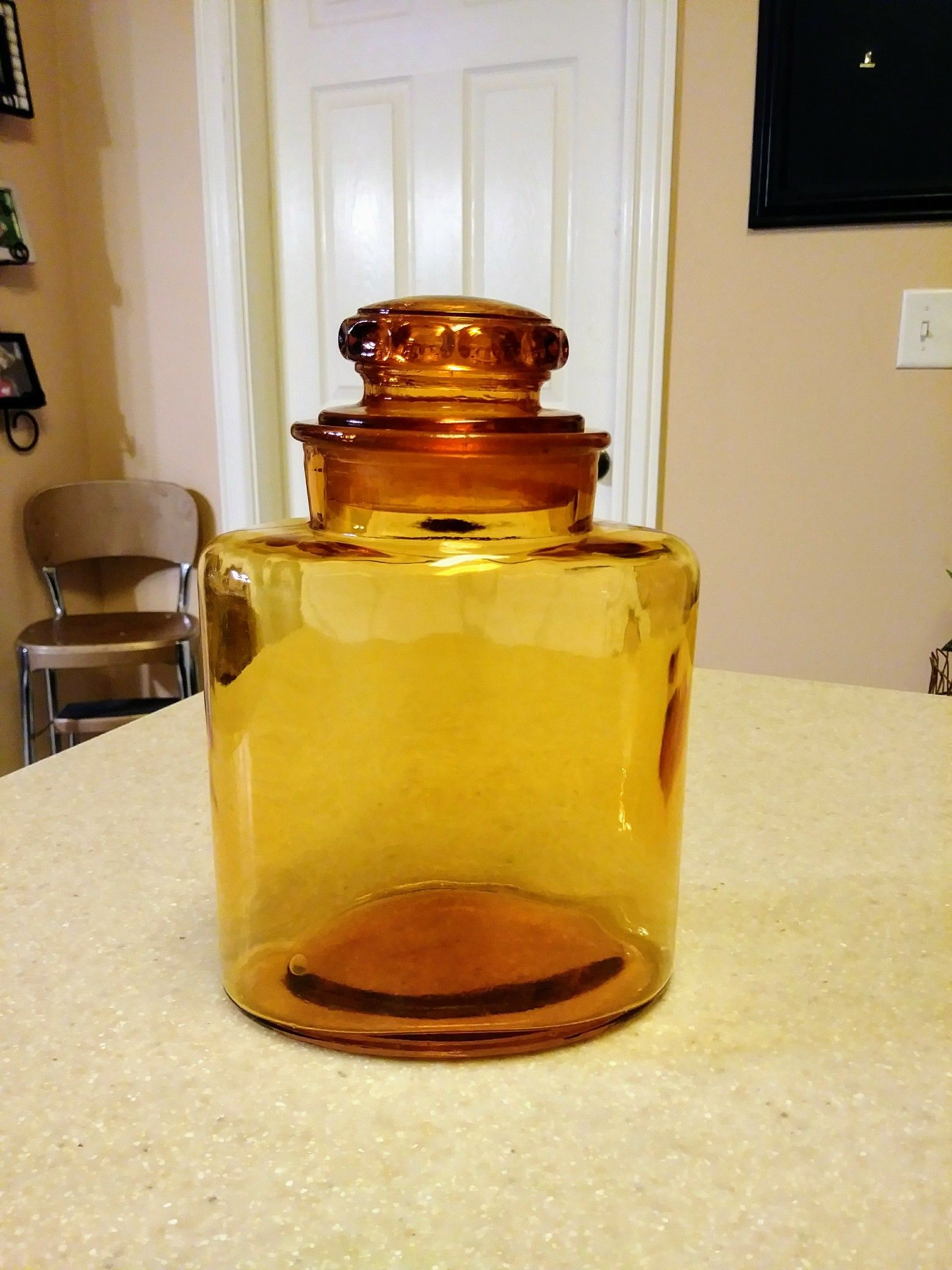 Antique oval amber Dakota glass apothecary/candy/tobacco jar with ground lid