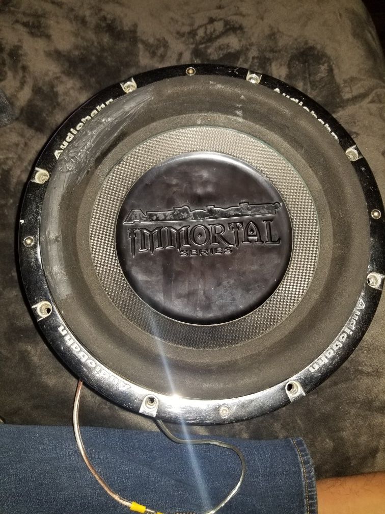 12 Audiobahn Immortal Series, subwoofer (sub)