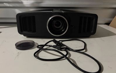 JVC DLA-HD100 (DLA-HD100-BU) Full HD Home Theater Projector - Lamp: 1,417 Hours