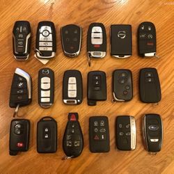 Car keys and Remotes - llaves del carros y Controles