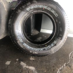 1 Sola Yanta Nueva  265 70 17. $30 