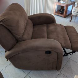 Wide Manual Recliner – Brown Upholstery, Excellent Comfort