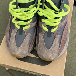 Adidas YEEZY 700 Sz12 VNDS $135